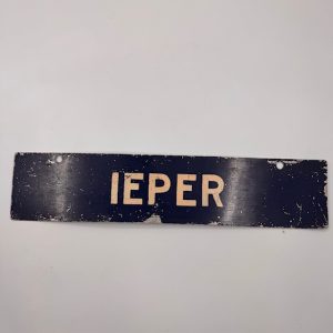 Vintage aluminium treinstation - Ieper